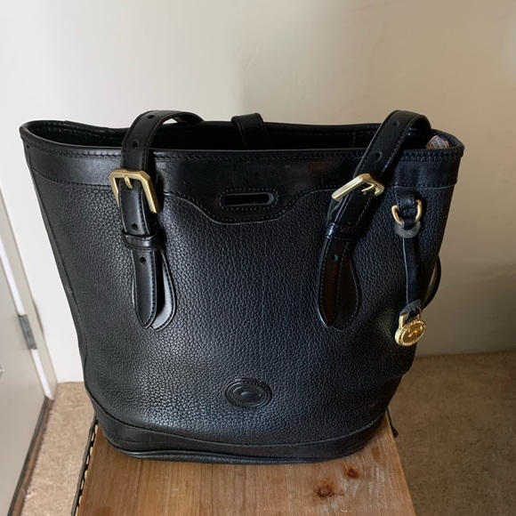 Dooney and Bourke Vintage bucket handbag. - Picture 2 of 6